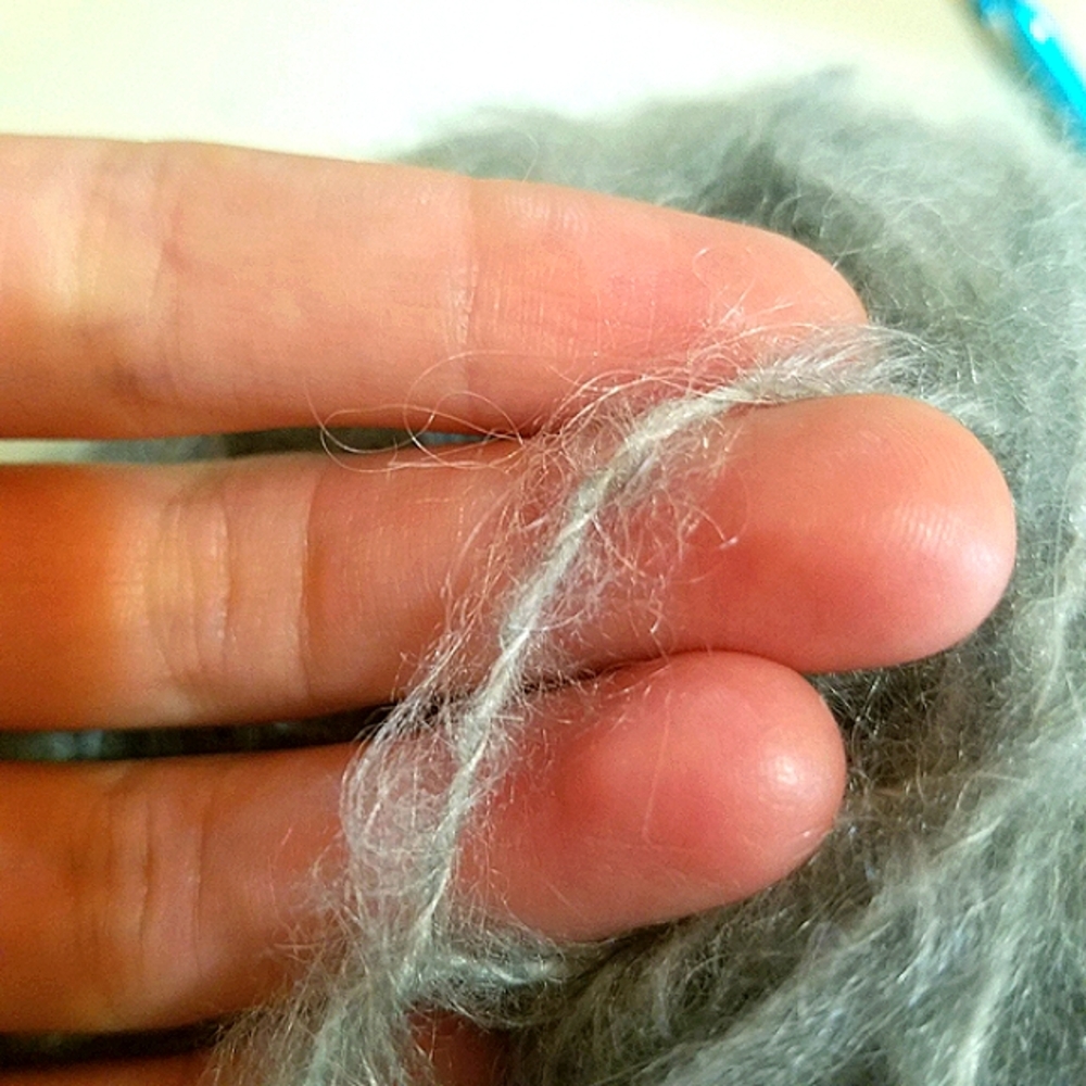 Vintage 100%  Mohair Yarn 2 Balls - Super Soft! Gray Blue Light Gray 32-27g Each - Picture 6 of 6